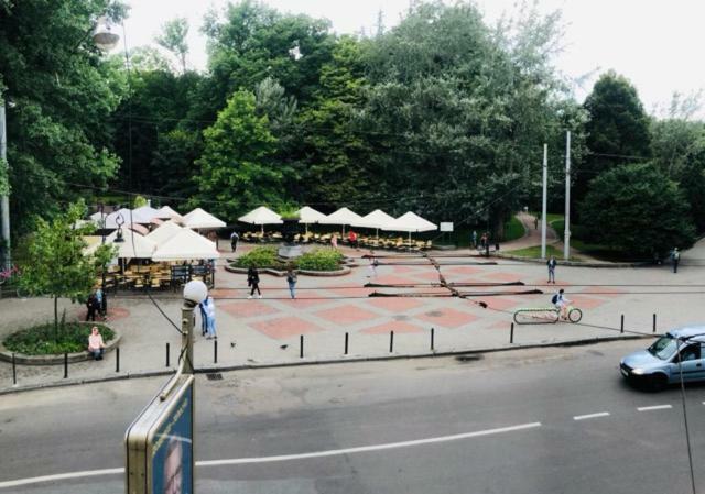 2-Х Рівнева Квартира В Центрі Університет Франка З Парковкою ลวีฟ ภายนอก รูปภาพ